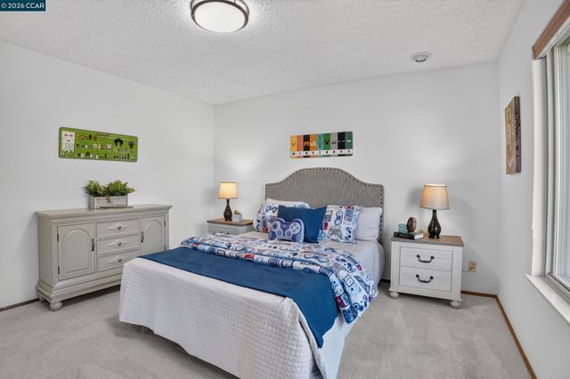 8 Casey Glen Ct, Clayton, CA 94517