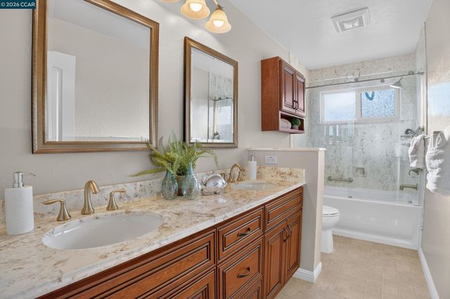 8 Casey Glen Ct, Clayton, CA 94517