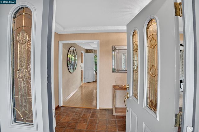 8 Casey Glen Ct, Clayton, CA 94517
