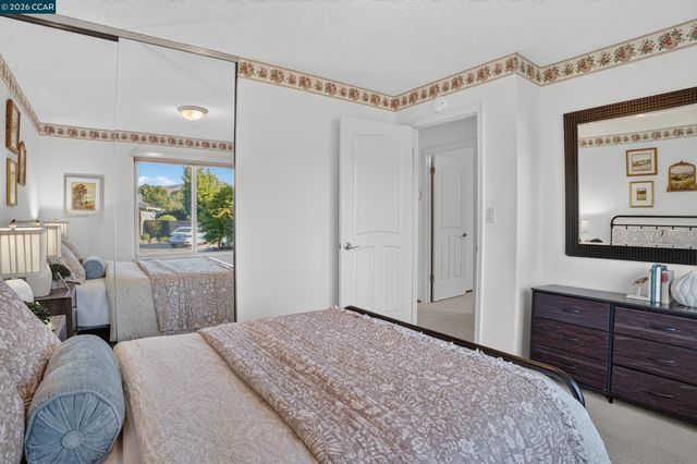 8 Casey Glen Ct, Clayton, CA 94517