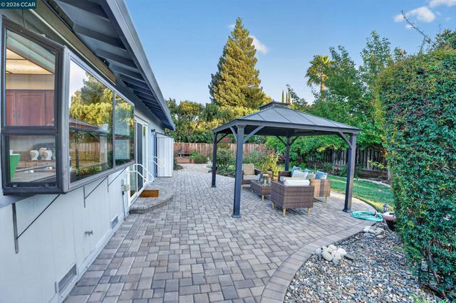 8 Casey Glen Ct, Clayton, CA 94517