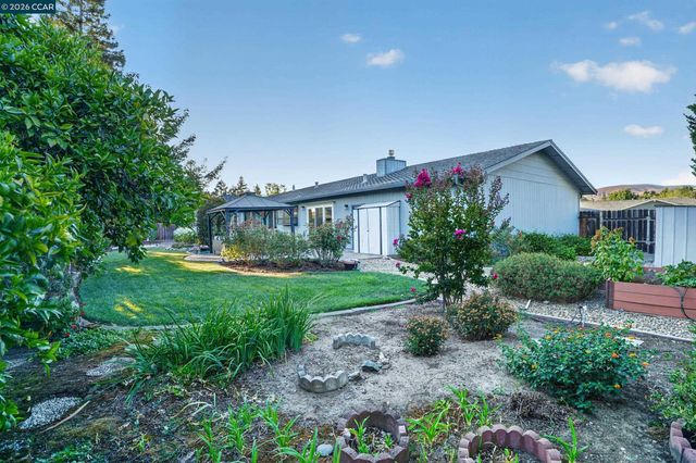 8 Casey Glen Ct, Clayton, CA 94517