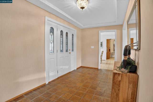 8 Casey Glen Ct, Clayton, CA 94517
