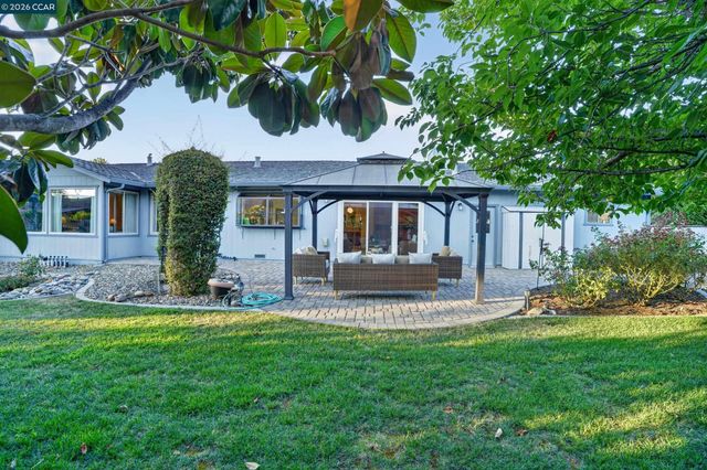 8 Casey Glen Ct, Clayton, CA 94517