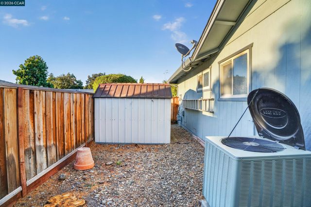 8 Casey Glen Ct, Clayton, CA 94517