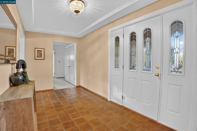 8 Casey Glen Ct, Clayton, CA 94517