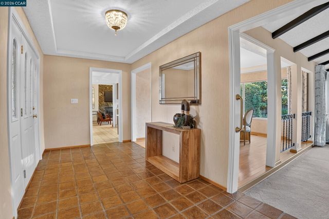 8 Casey Glen Ct, Clayton, CA 94517