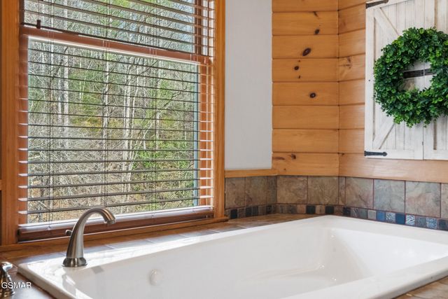 346 Autumn Lane, Gatlinburg, TN 37738