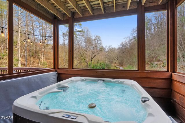 346 Autumn Lane, Gatlinburg, TN 37738