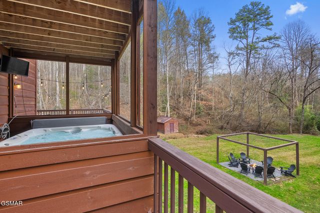 346 Autumn Lane, Gatlinburg, TN 37738
