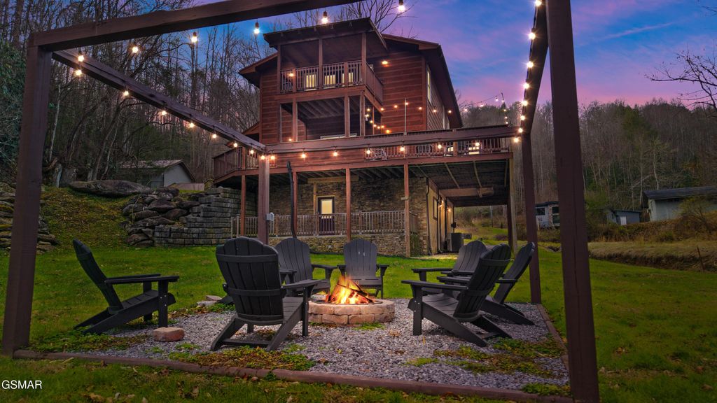 346 Autumn Lane, Gatlinburg, TN 37738