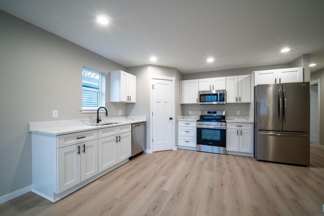 608 Wallgate Avenue, Waterloo, IA 50701