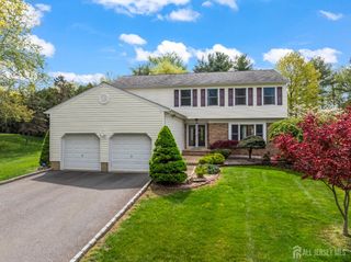 19 Aspen Circle, Edison, NJ 08820