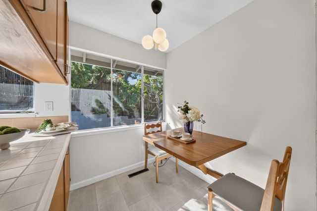 18 Woodcrest Circle, Oakland, CA 94602