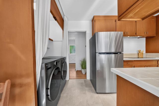 18 Woodcrest Circle, Oakland, CA 94602