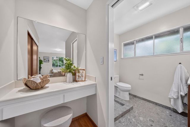 18 Woodcrest Circle, Oakland, CA 94602