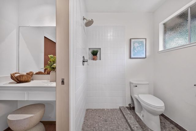 18 Woodcrest Circle, Oakland, CA 94602