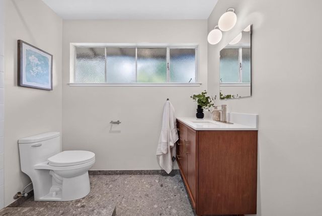 18 Woodcrest Circle, Oakland, CA 94602