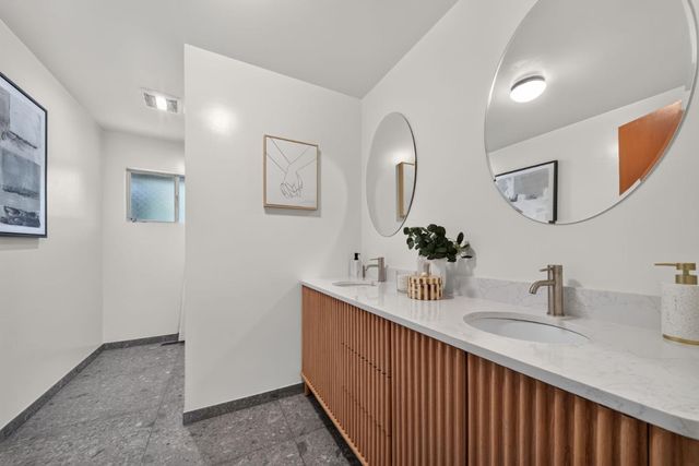 18 Woodcrest Circle, Oakland, CA 94602