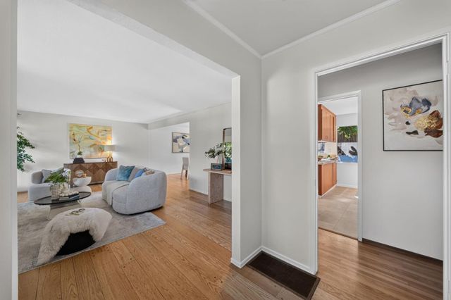 18 Woodcrest Circle, Oakland, CA 94602