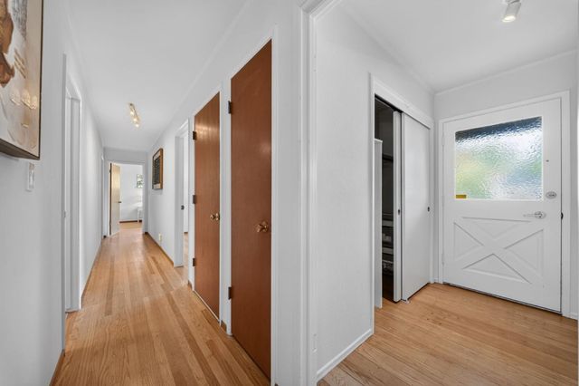 18 Woodcrest Circle, Oakland, CA 94602