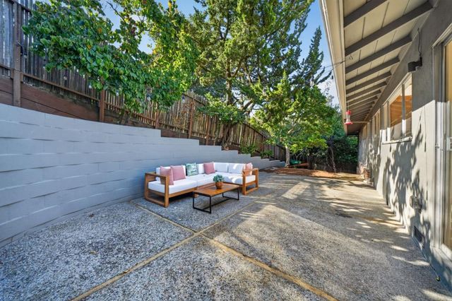 18 Woodcrest Circle, Oakland, CA 94602