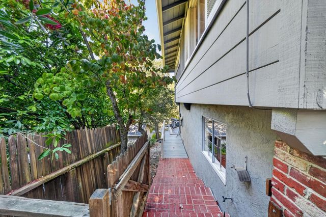 18 Woodcrest Circle, Oakland, CA 94602