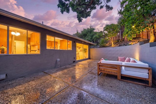 18 Woodcrest Circle, Oakland, CA 94602