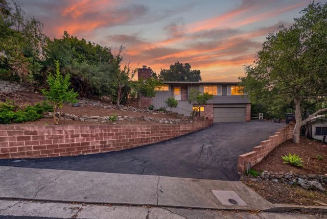 18 Woodcrest Circle, Oakland, CA 94602