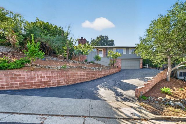 18 Woodcrest Circle, Oakland, CA 94602