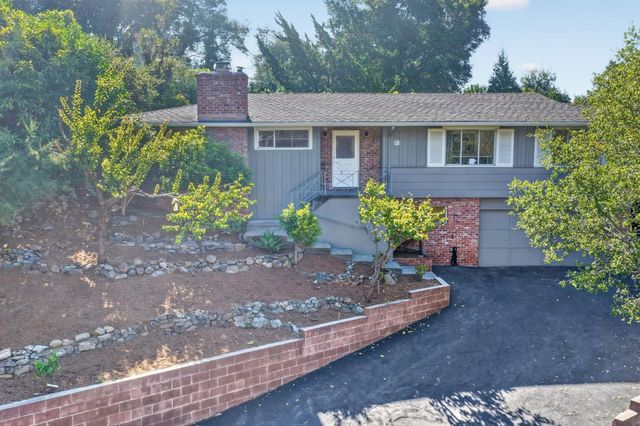18 Woodcrest Circle, Oakland, CA 94602