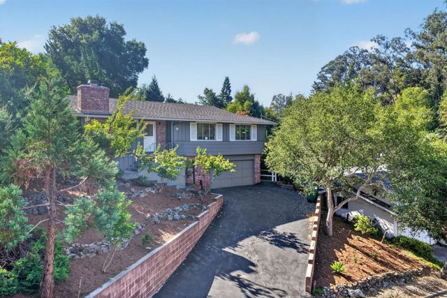 18 Woodcrest Circle, Oakland, CA 94602