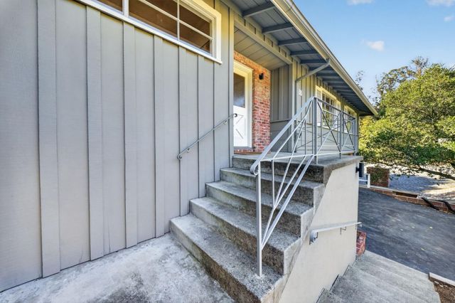18 Woodcrest Circle, Oakland, CA 94602