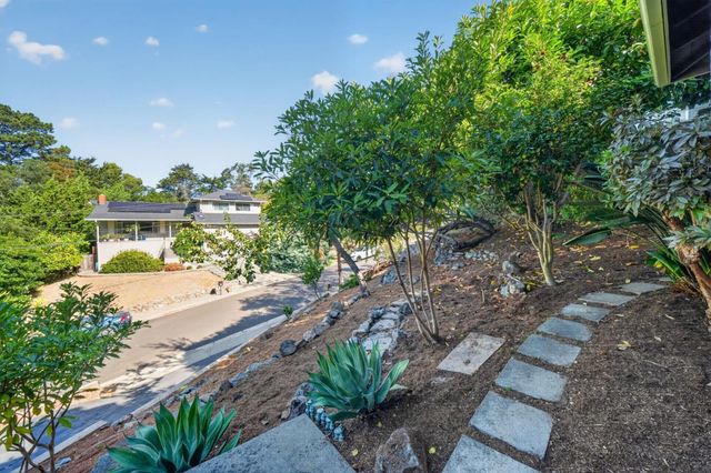 18 Woodcrest Circle, Oakland, CA 94602