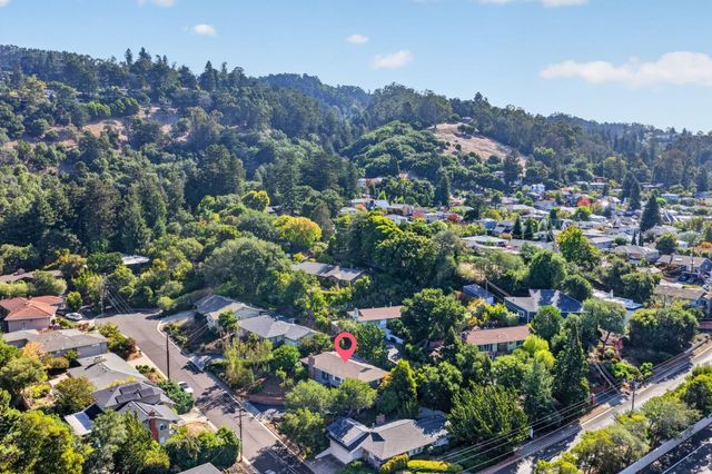 18 Woodcrest Circle, Oakland, CA 94602
