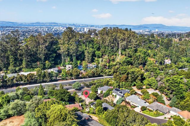 18 Woodcrest Circle, Oakland, CA 94602
