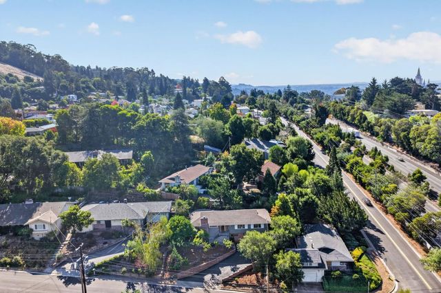 18 Woodcrest Circle, Oakland, CA 94602