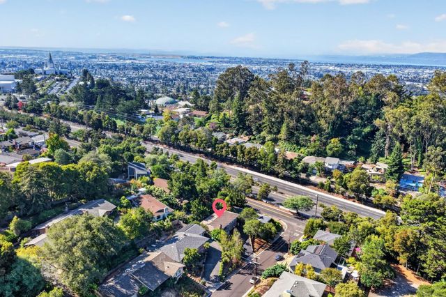 18 Woodcrest Circle, Oakland, CA 94602