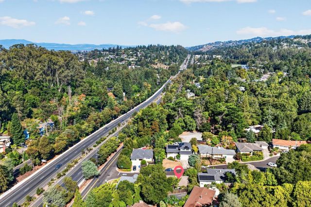 18 Woodcrest Circle, Oakland, CA 94602