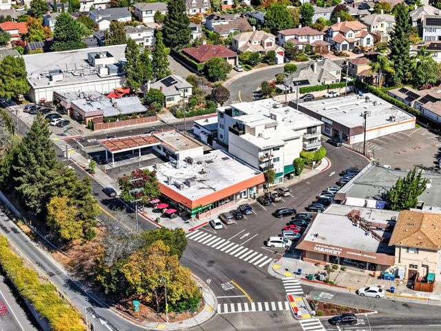 18 Woodcrest Circle, Oakland, CA 94602