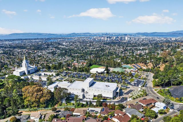 18 Woodcrest Circle, Oakland, CA 94602