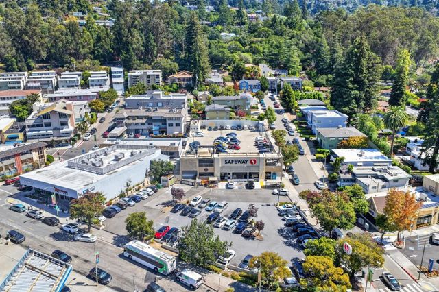 18 Woodcrest Circle, Oakland, CA 94602