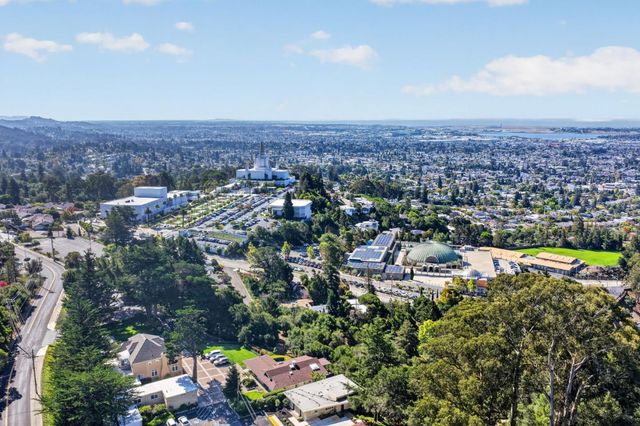 18 Woodcrest Circle, Oakland, CA 94602
