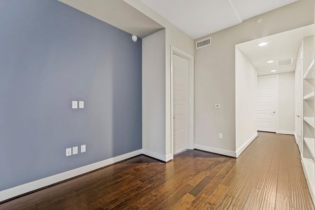 214 Barton Springs RD 1909, Austin, TX 78704