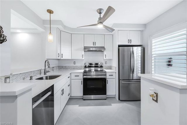 3055 Riviera DR # 102, Naples, FL 34103