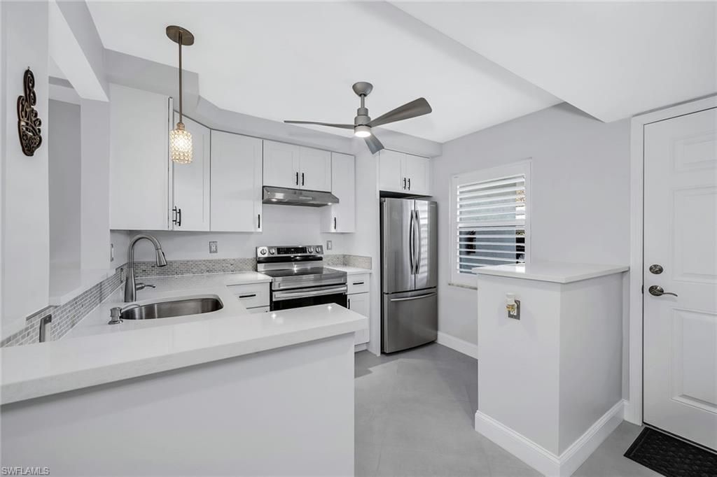 3055 Riviera DR 102, NAPLES, FL 34103 — photo 5