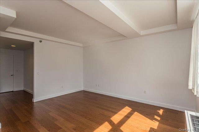 4022 College Point Boulevard 6A, Flushing, NY 11354