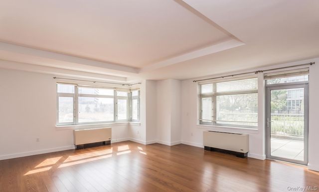 4022 College Point Boulevard 6A, Flushing, NY 11354