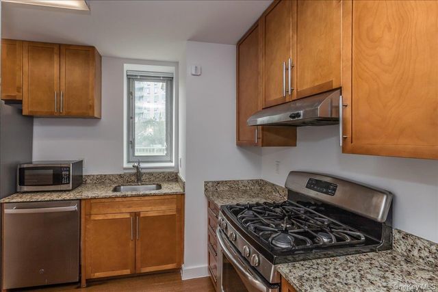 4022 College Point Boulevard 6A, Flushing, NY 11354