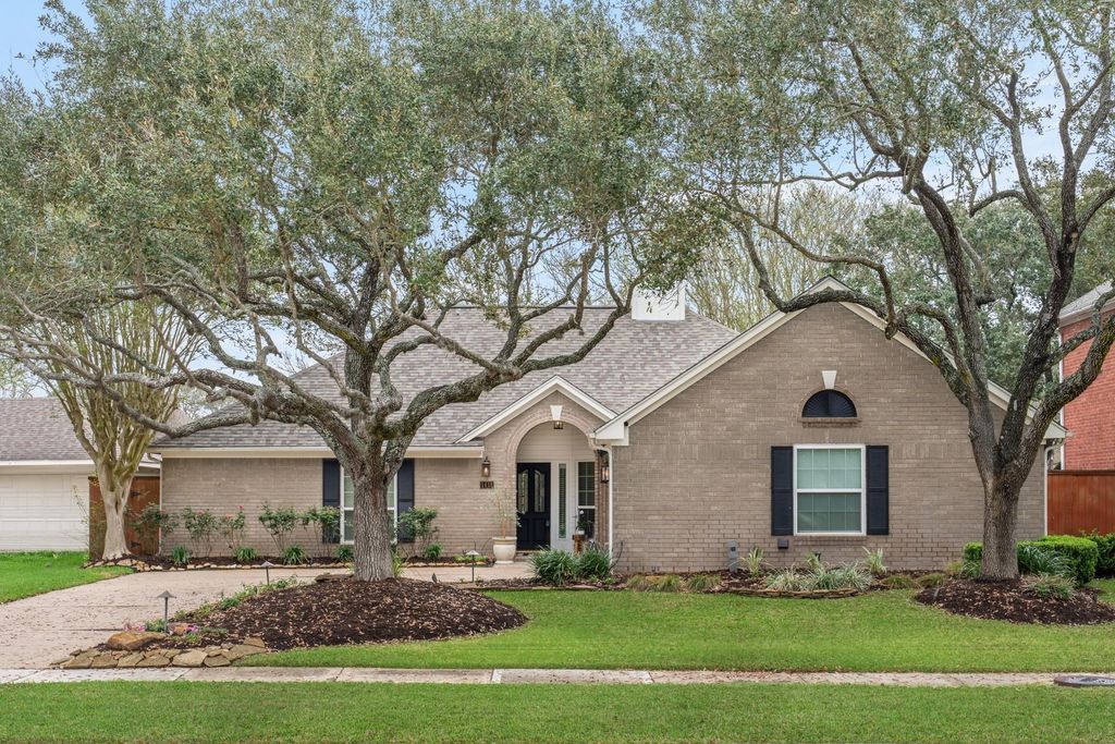 1418 Briarbend Drive, Sugar Land, TX 77479